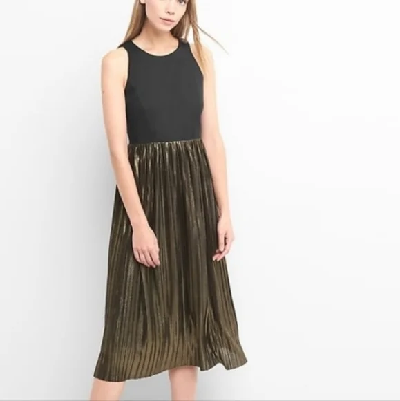 black and gold pleated dress Moya Black & Gold Bodycon Midi Dress With Corsage Detail – Club L London main image 0